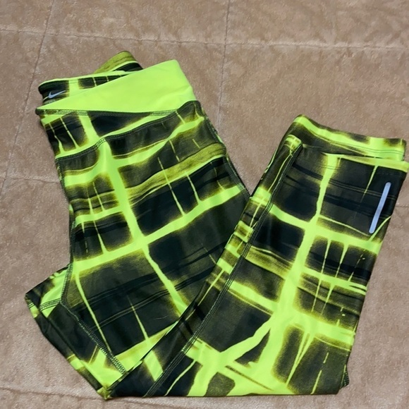 Nike Dri Fit drawstring waist running Capri - Picture 2 of 12